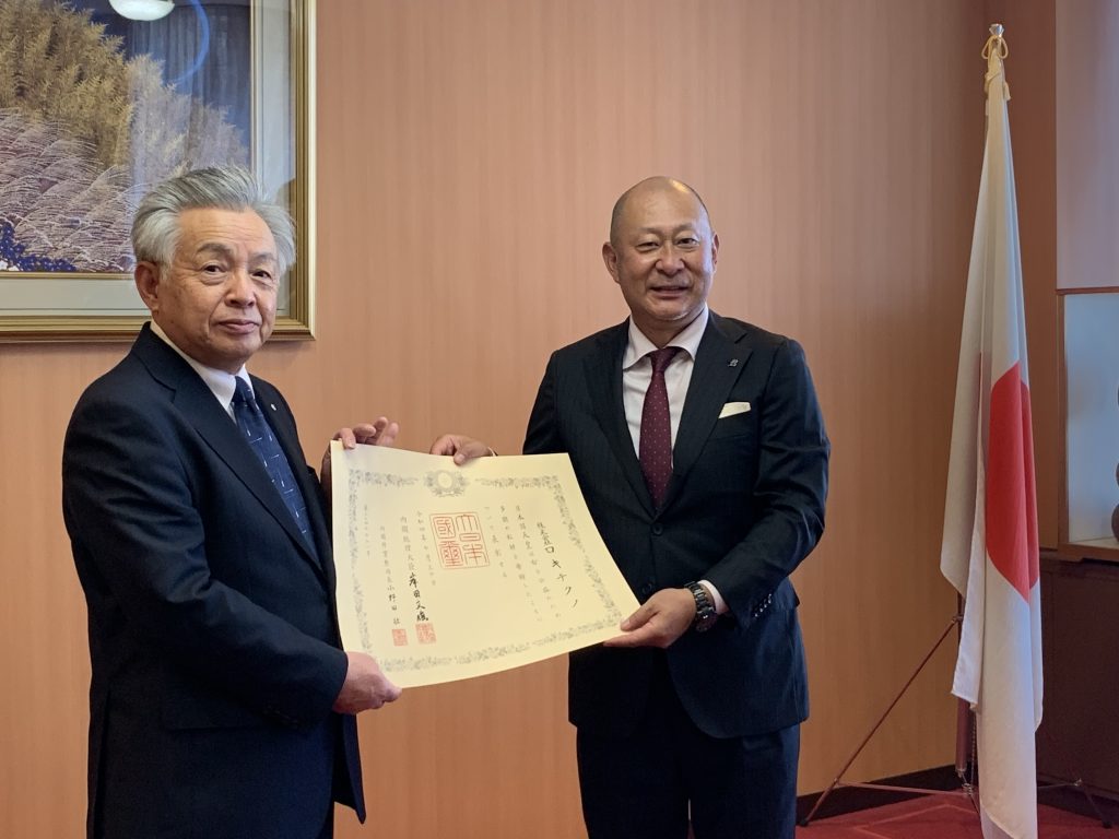 上市町長 中川行孝 様と代表取締役会長 兼 社長 伊東伸
